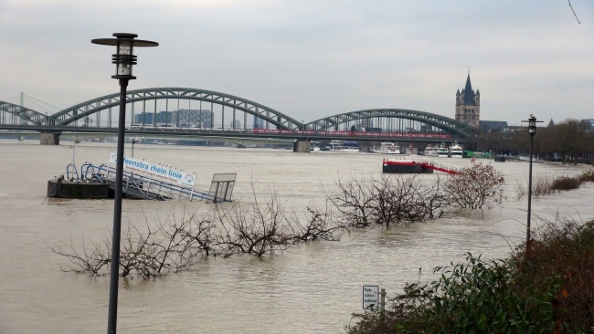 Ren Nehri'nin su seviyesi 9 metreye yaklaştı