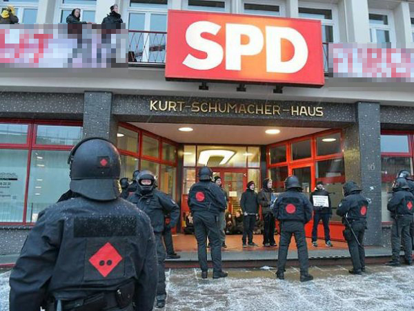 Almanya'da PKK yandaşları SPD binasını bastı