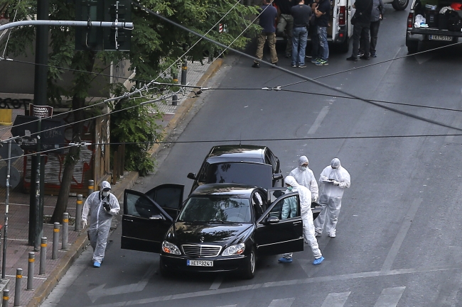 Yunanistan eski başbakanı Papadimos'a bombalı saldırı