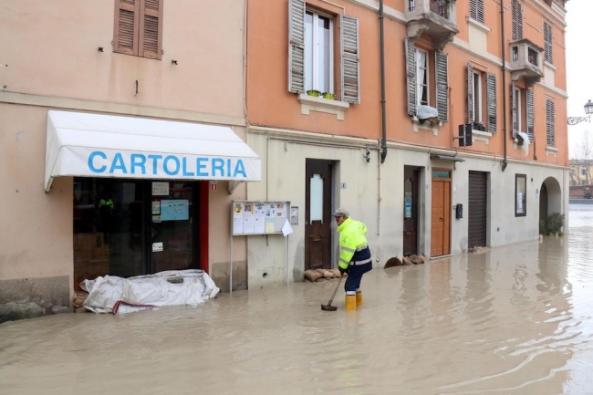 İtalya'nın kuzeyinde sel hayatı felç etti