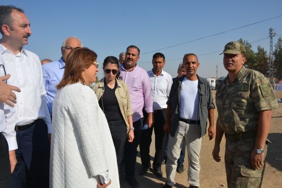 AK Parti Genel Sekreteri Gül ve vekillerden sınıra ziyaret