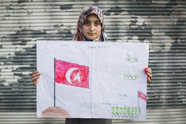 Suriyeli çocuklar 15 Temmuz'da yaşananları resmetti
