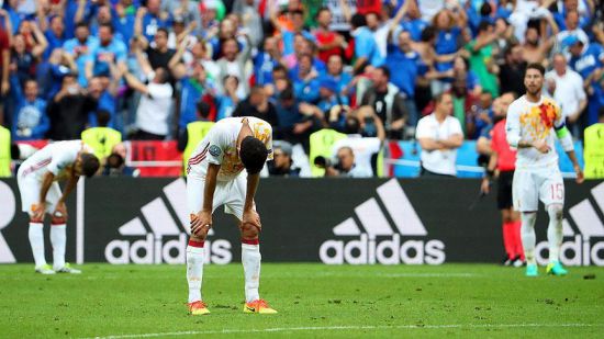 EURO 2016 futbolun devlerini salladı