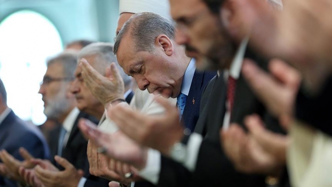 Cumhurbaşkanı Erdoğan, sabah namazını Millet Camisi'nde kıldı
