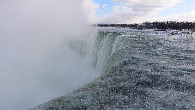 Niagara Şelaleleri'nden buz akıyor