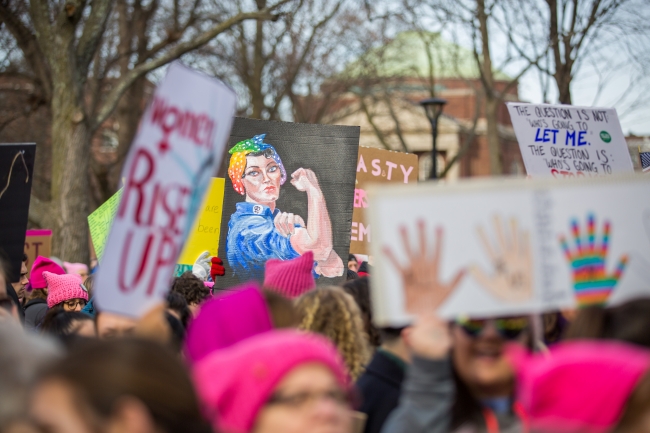 Yüzbinlerce kadın Trump'a karşı yürüdü