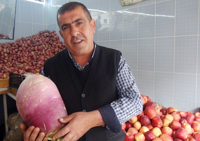 6,5 kilogram ağırlığındaki turp görenleri şaşırttı