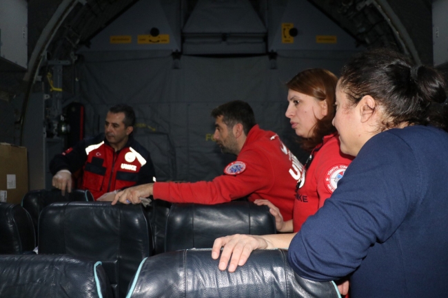 Fotoğraf: Uçakta 2'si enfeksiyon profesörü 6 sağlık personeli bulunuyor.