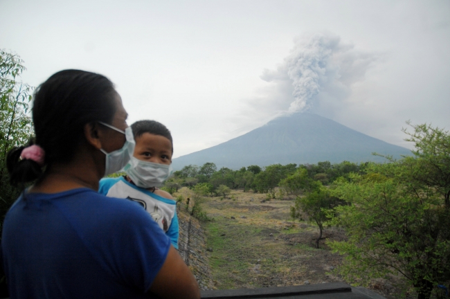 Agung Yanardağı Endonezya'da turizmi olumsuz etkiliyor