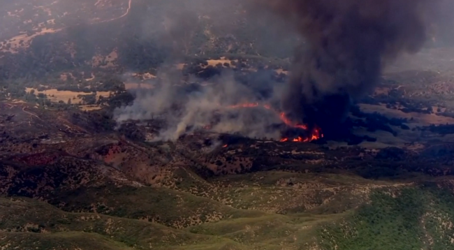 California'da çıkan yangın nedeniyle 3 bin kişi tahliye edildi