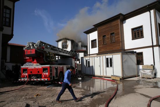 Ankara'da tarihi konakta yangın