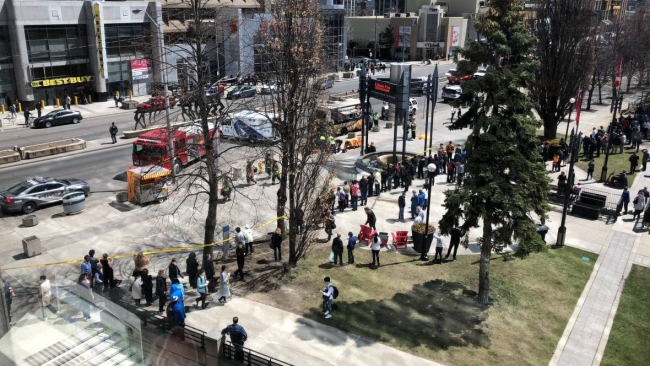 Toronto'da bir araç yayaların arasına daldı: 10 ölü, 15 yaralı