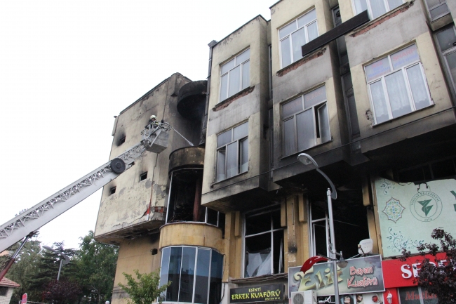Yozgat'ta 67 konut, 380 dükkanın bulunduğu iş merkezinde yangın