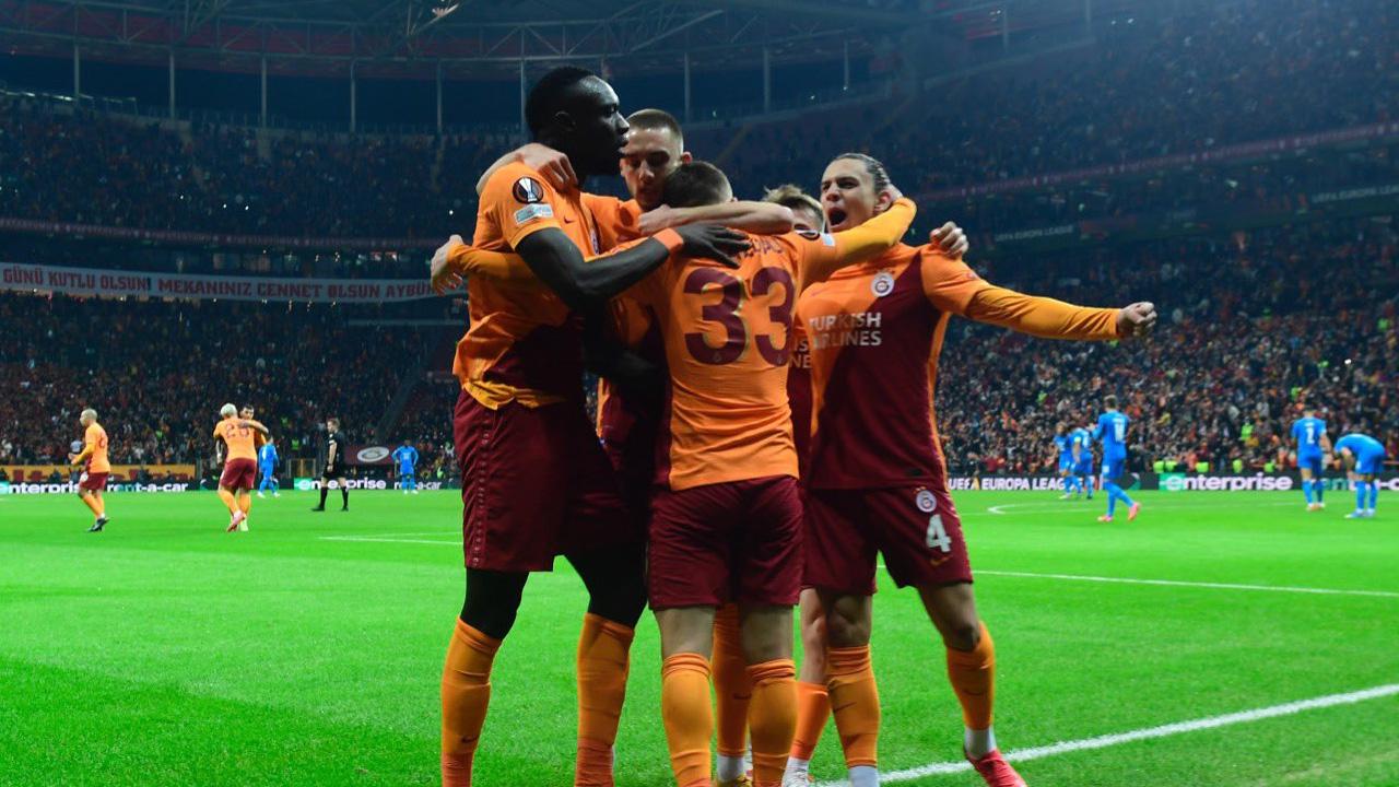 Galatasaray gruptan çıkmayı garantiledi