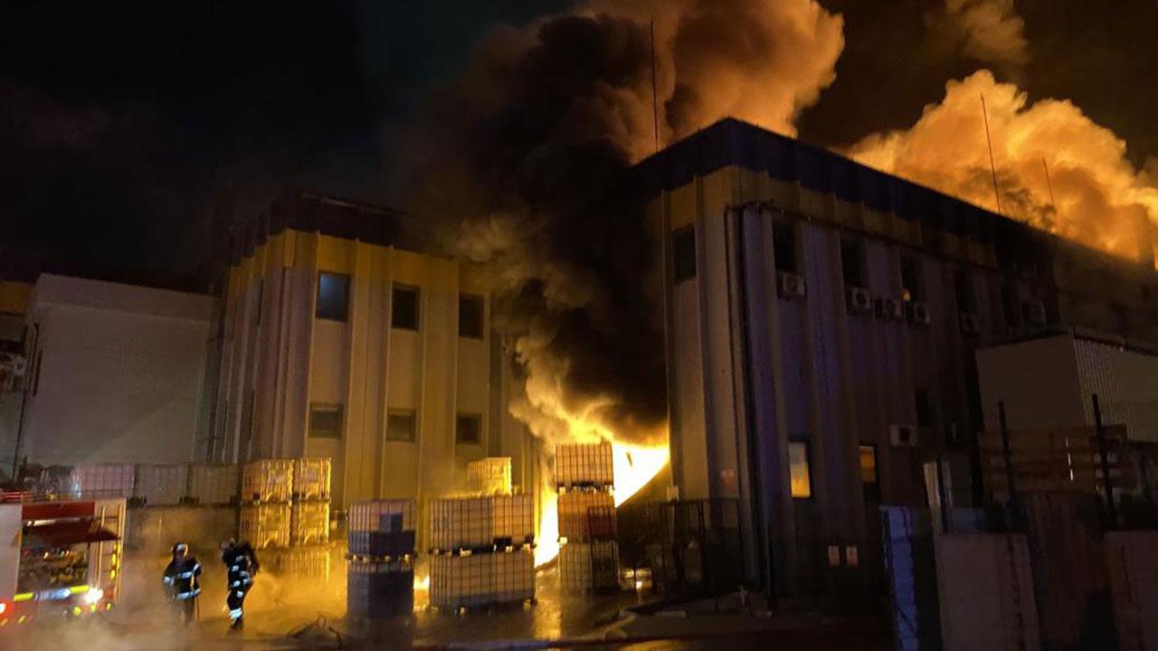 Bursa'da fabrika yangını: Patlamalar yaşanıyor