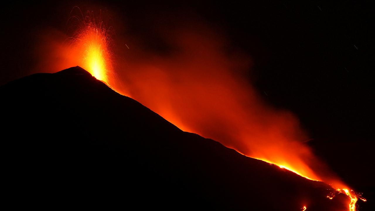 Etna lav püskürttü