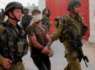 Filistinlinlileri gözaltına alıyorlar