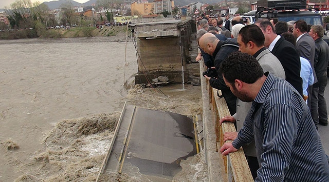 Zonguldak’ta Köprü Çöktü 15 Kişi Kayıp