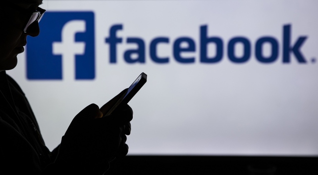 Facebook veri paylaşımı endişesiyle bir analiz şirketini soruşturuyor