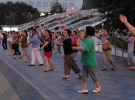 Çin'de 7'den 70'e herkes meydanda dans ediyor