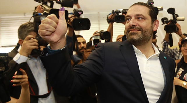 Lübnan'da Hariri başbakanlık koltuğunu koruyor
