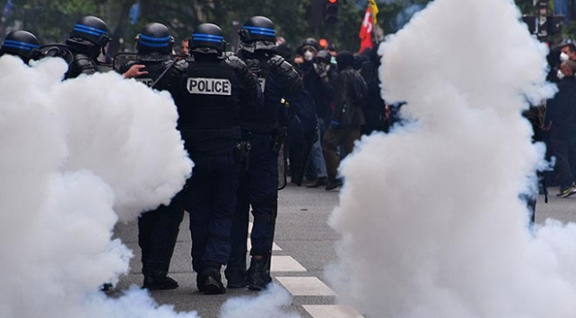 Fransa'da 'İnsan Seli' gösterilerinin ilki gerçekleşti 79 gözaltı