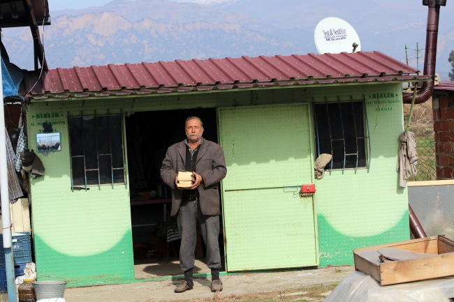 Besici Ali Dede 50 yıldır kitap aşkıyla örnek oluyor
