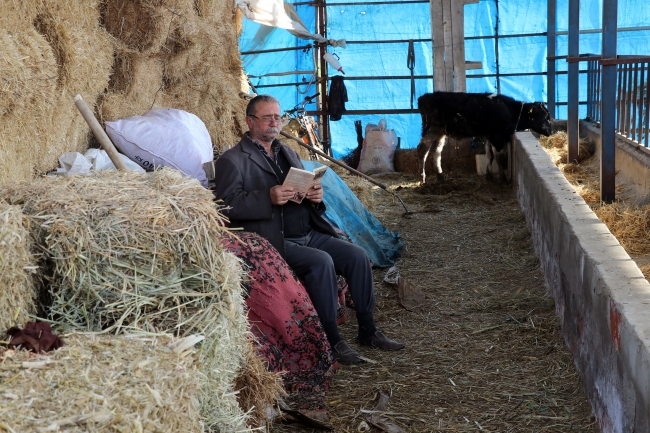 Besici Ali Dede 50 yıldır kitap aşkıyla örnek oluyor