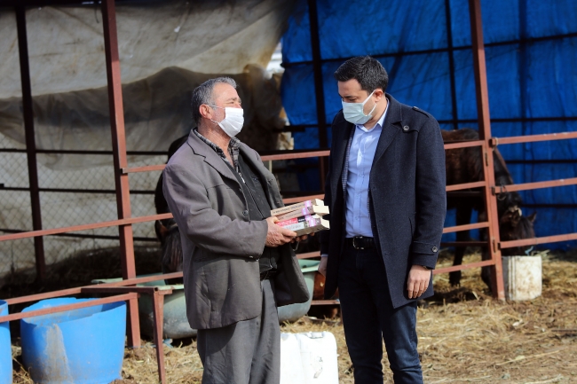 Besici Ali Dede 50 yıldır kitap aşkıyla örnek oluyor
