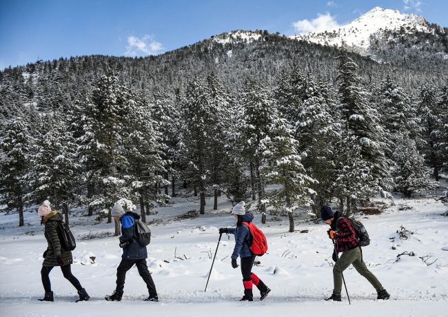 Beyaza bürünen Toros Dağları doğaseverleri bekliyor