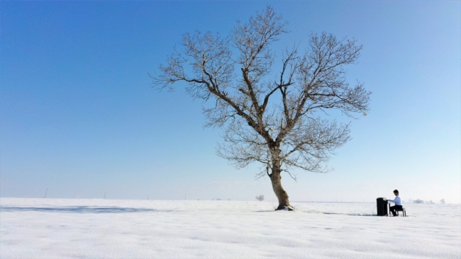 "Kusursuz kulak" Bager, Muş Ovası'nda piyano çaldı