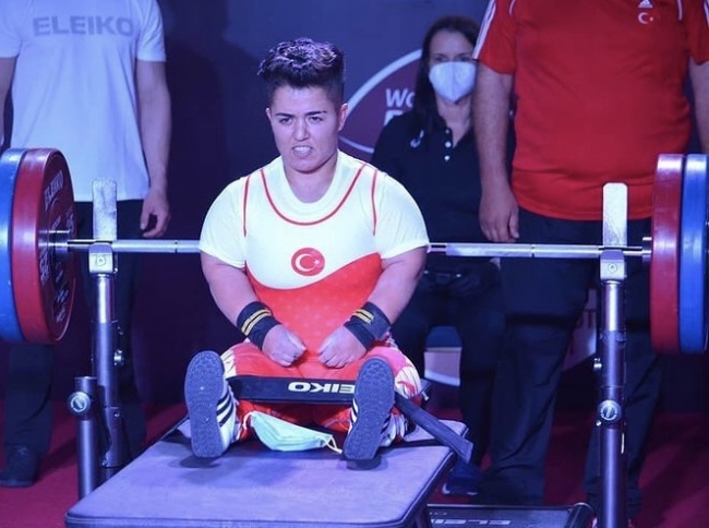 Milli sporculardan iki altın madalya