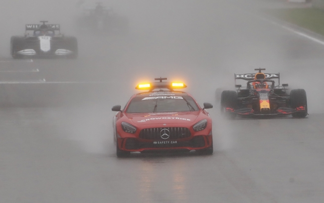 F1'de yağmur engeli