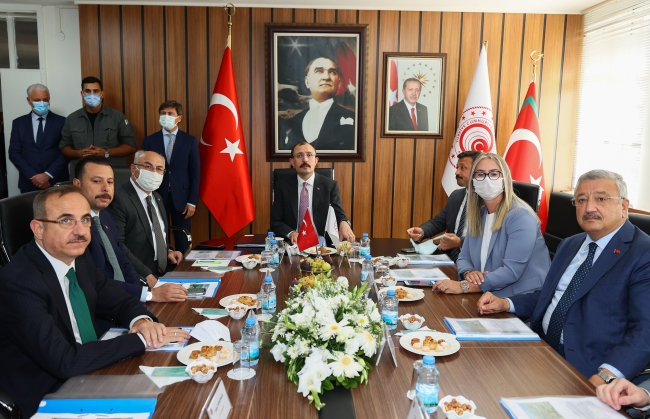 Bakan Muş, İzmir’de ziyaretlerde bulundu