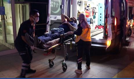 Karabük'te minibüs ile otomobil çarpıştı: 2'si çocuk 8 yaralı