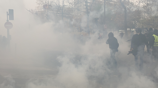 Fransa'da "sarı yelekliler" eyleminin 3'üncü yılında şiddet olayları yaşandı