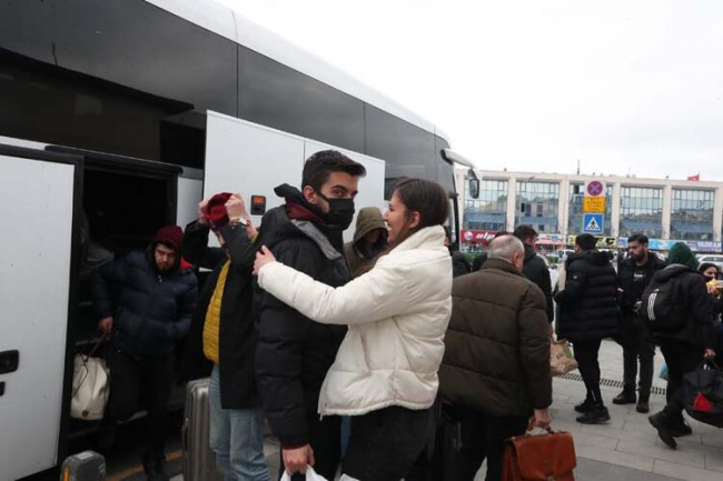 Ukrayna'dan tahliye edilen Türk vatandaşları İstanbul'a ulaştı