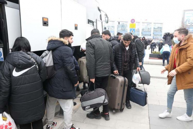 Ukrayna'dan tahliye edilen Türk vatandaşları İstanbul'a ulaştı