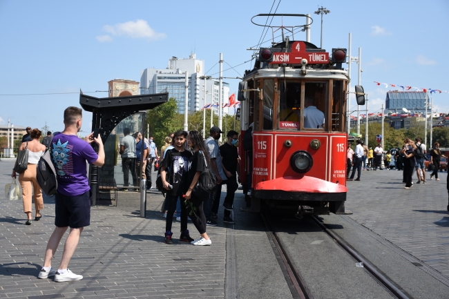 İstiklal Caddesi'nde maske kuralına uyulmadı