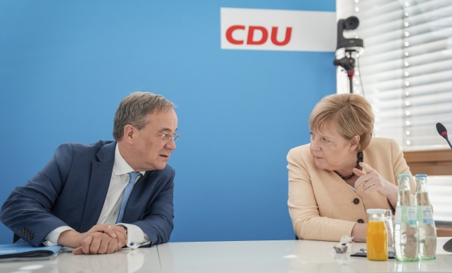 Merkel ile CDU'nun yeni Başkanı Armin Laschet. Fotoğraf: AP