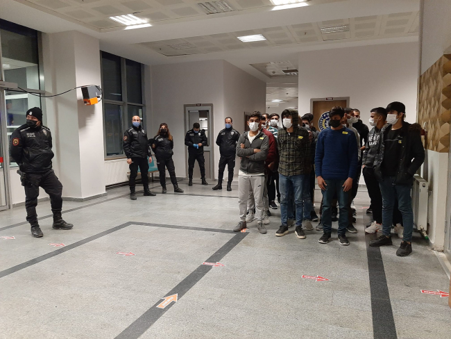 Afyonkarahisar ve Uşak'ta 99 düzensiz göçmen yakalandı
