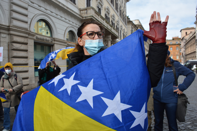 Avrupa ülkelerindeki gösterilerde "Bosna Hersek'te barış" çağrısı yapıldı