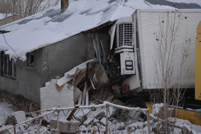 Floating truck entered the house where 11 people lived