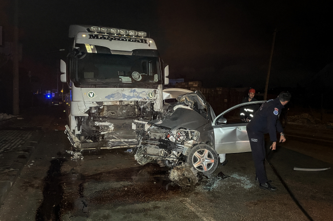 Bursa'da tırla çarpışan otomobilin sürücüsü öldü