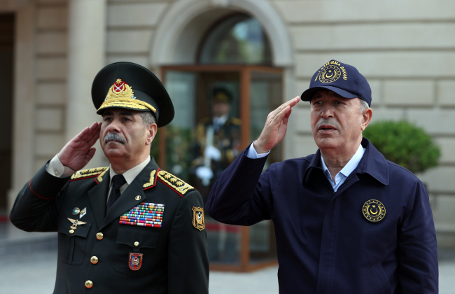 Bakan Akar’a Azerbaycan’da “Mehter” sürprizi