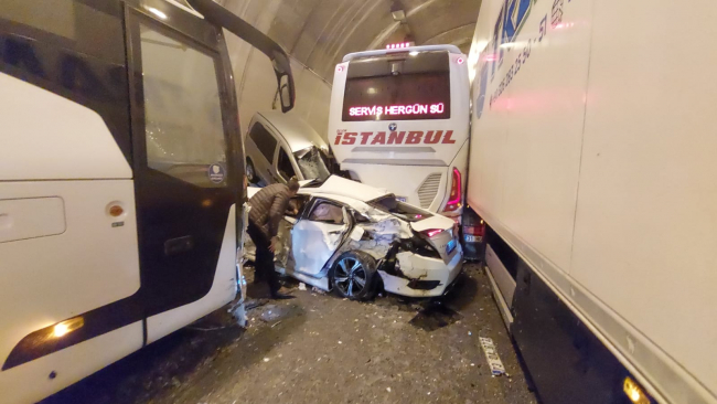 Bolu Dağı Tüneli kapalı mı, açıldı mı? Çok sayıda araç birbirine girdi