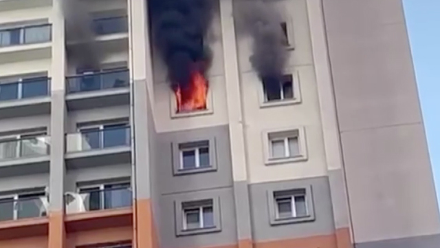 İstanbul'da 20 katlı binada yangın