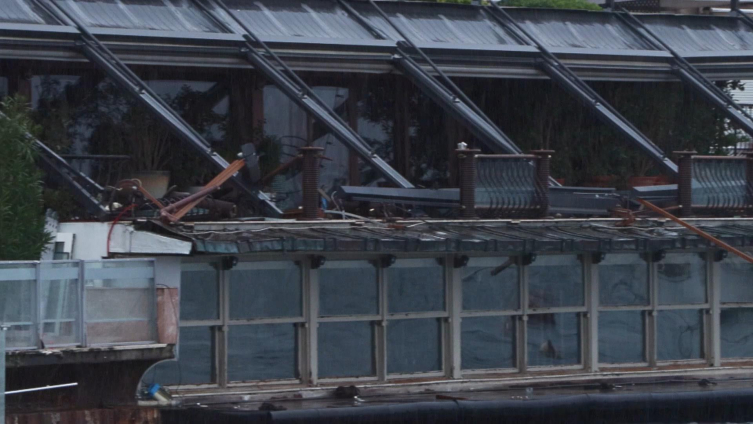 Bebek'teki otelin kaçak eklentileri yıkıldı