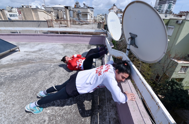 Milli sporcular şampiyonalara çatıda hazırlanıyor