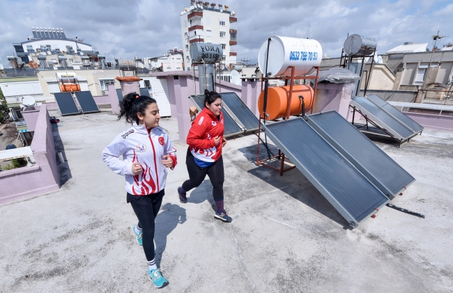 Milli sporcular şampiyonalara çatıda hazırlanıyor